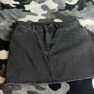 Black mini skirt! Only worn once